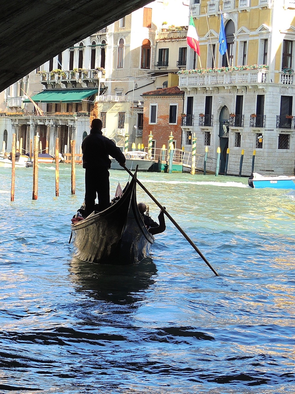  Gondola Under Bridge 